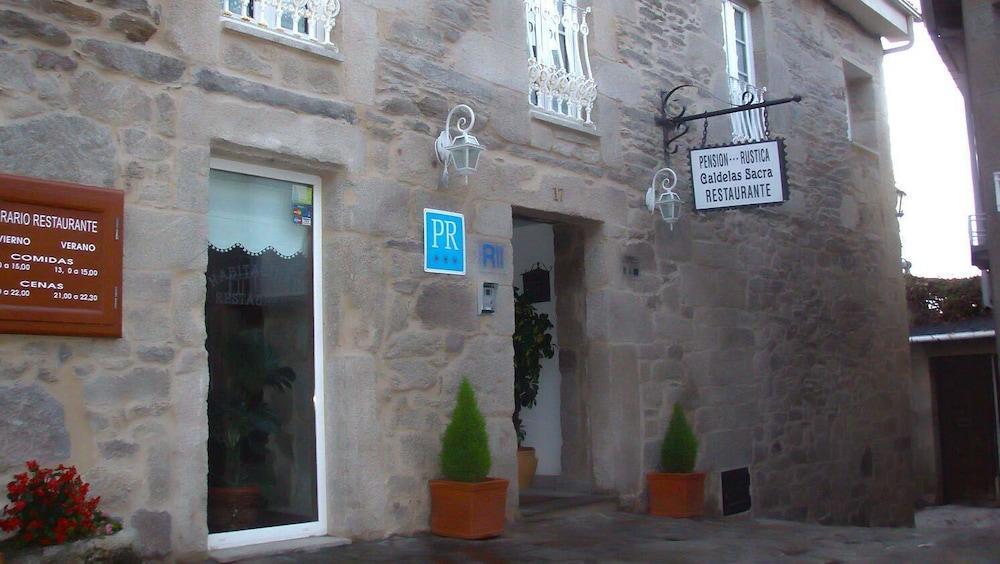 Hotel Caldelas Sacra-Pension Rustica 3 Estrellas Castro Caldelas Bagian luar foto