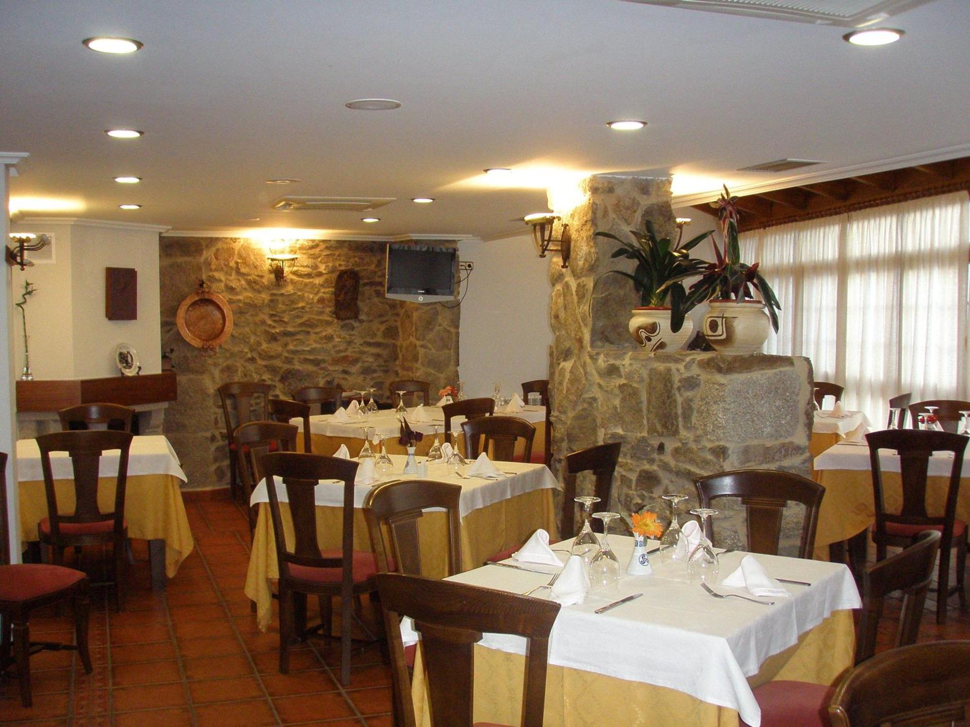 Hotel Caldelas Sacra-Pension Rustica 3 Estrellas Castro Caldelas Bagian luar foto
