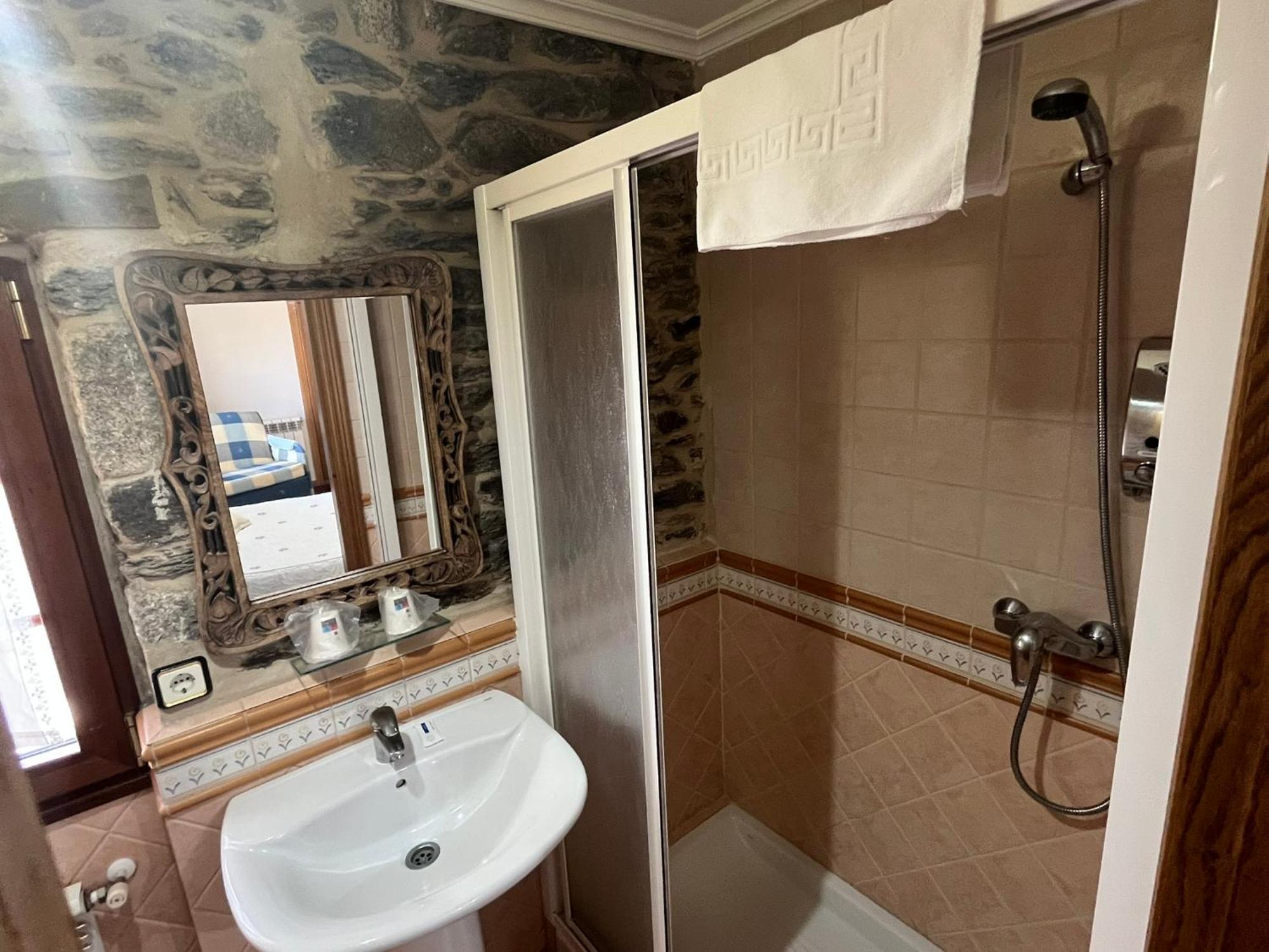 Hotel Caldelas Sacra-Pension Rustica 3 Estrellas Castro Caldelas Bagian luar foto