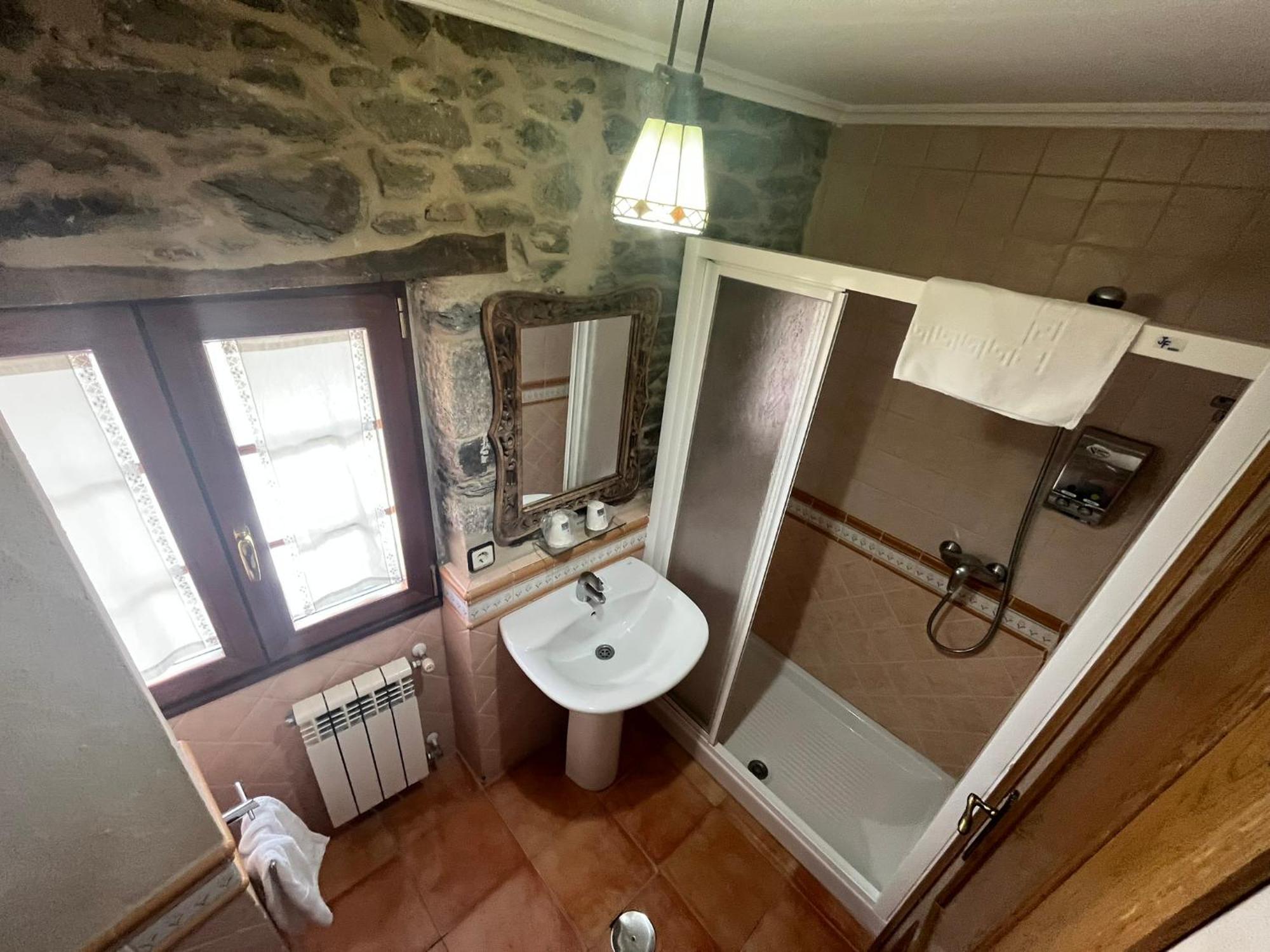 Hotel Caldelas Sacra-Pension Rustica 3 Estrellas Castro Caldelas Bagian luar foto