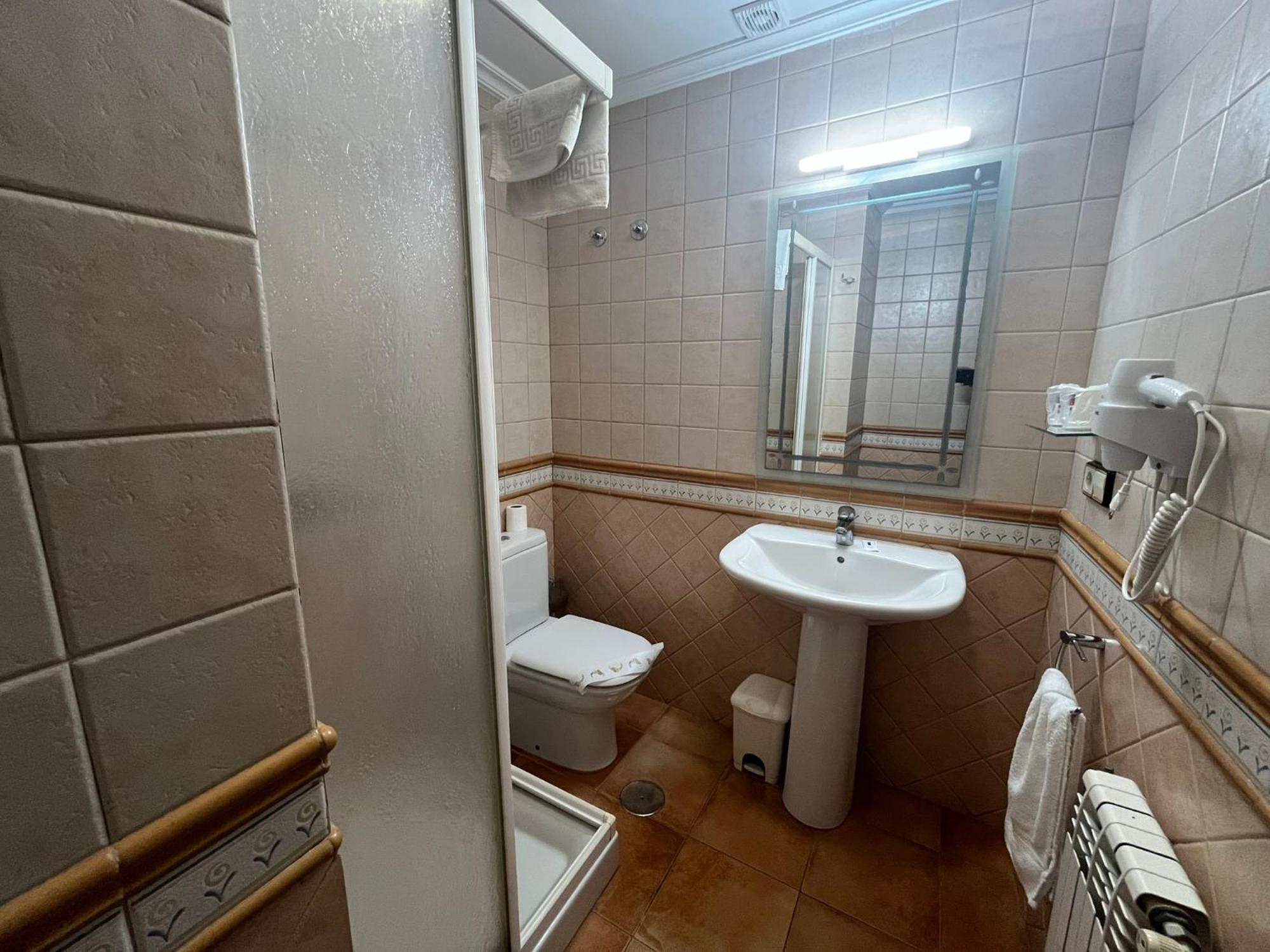 Hotel Caldelas Sacra-Pension Rustica 3 Estrellas Castro Caldelas Bagian luar foto