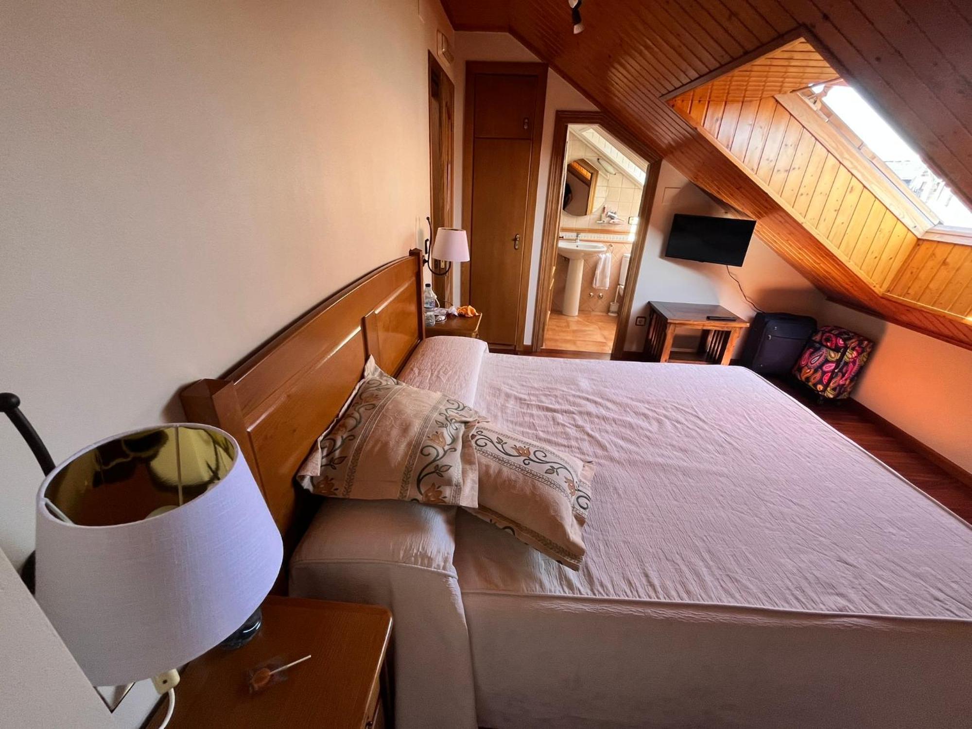 Hotel Caldelas Sacra-Pension Rustica 3 Estrellas Castro Caldelas Bagian luar foto
