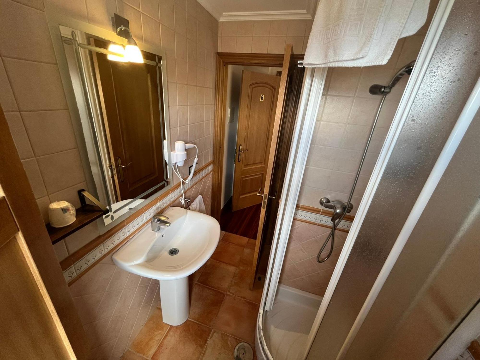 Hotel Caldelas Sacra-Pension Rustica 3 Estrellas Castro Caldelas Bagian luar foto