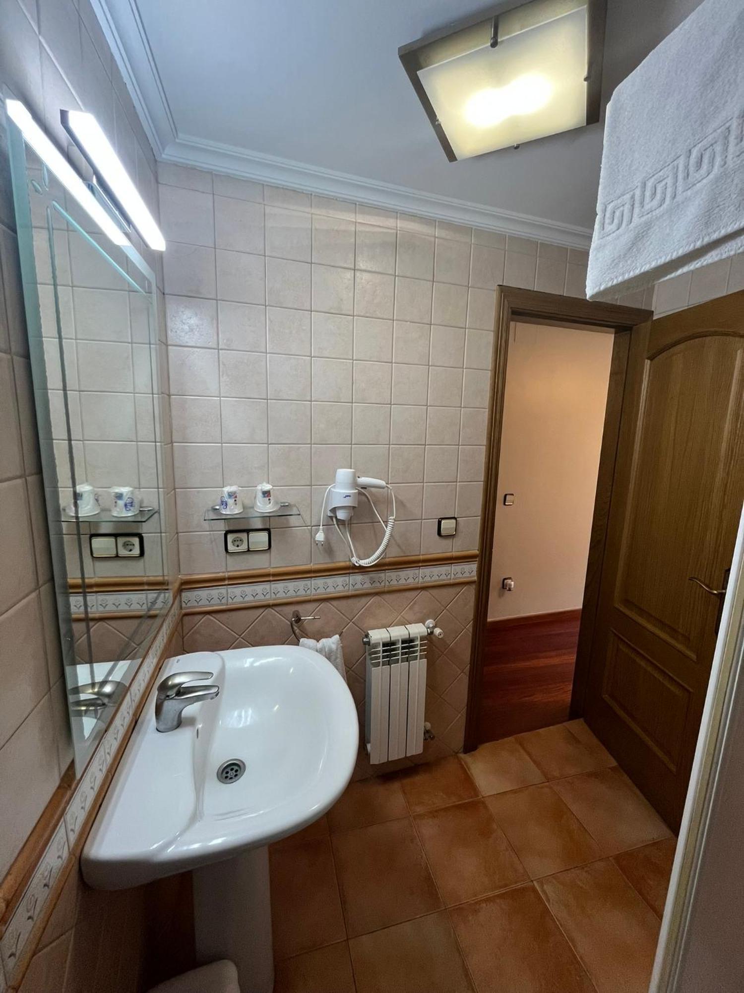 Hotel Caldelas Sacra-Pension Rustica 3 Estrellas Castro Caldelas Bagian luar foto